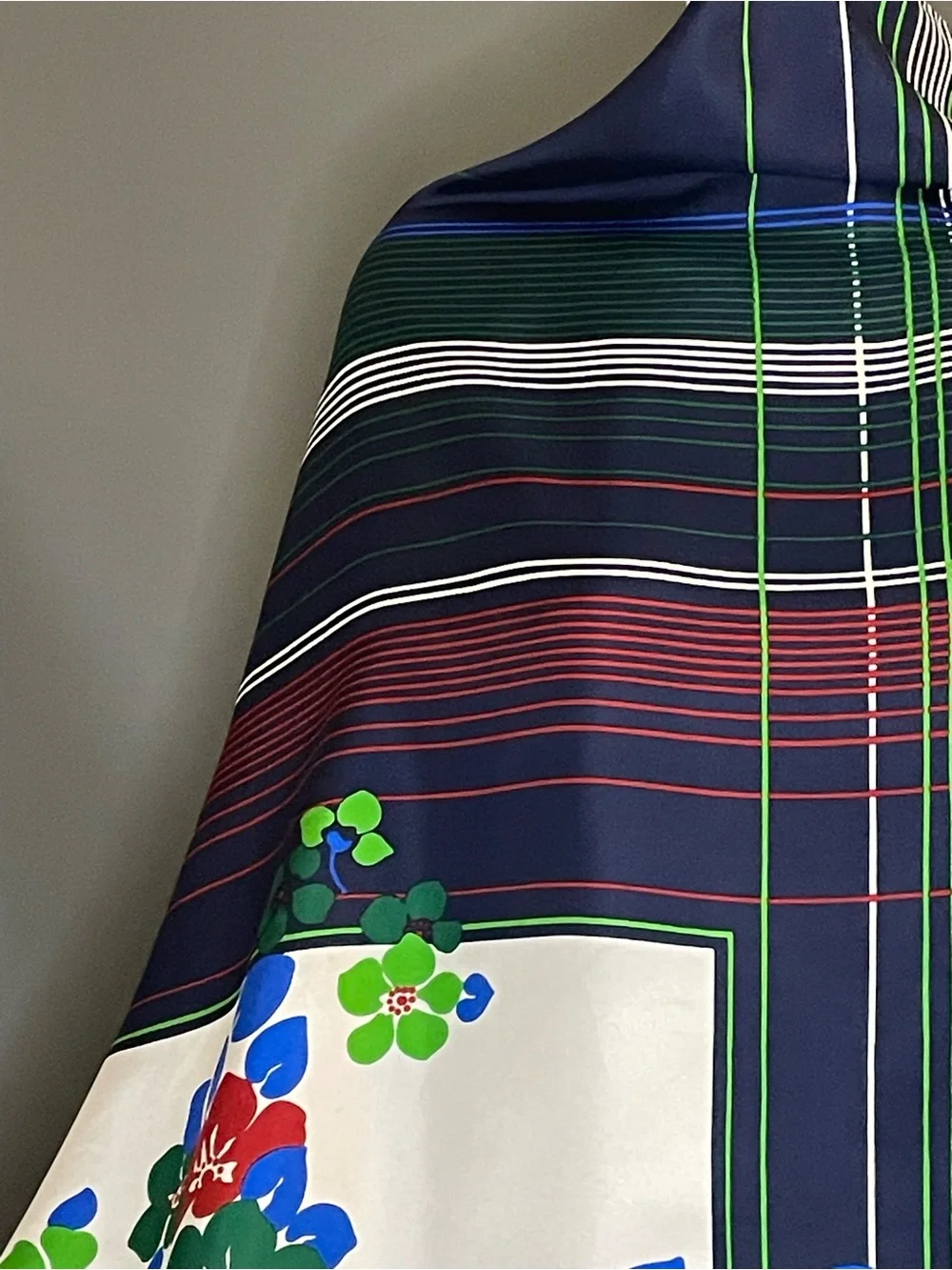 Gorg Vintage Jean Patou Silk Scarf 34 In Very Good Condition